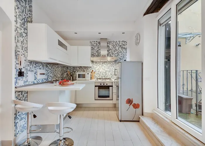 Coverciano Modern Apartment With Patio!