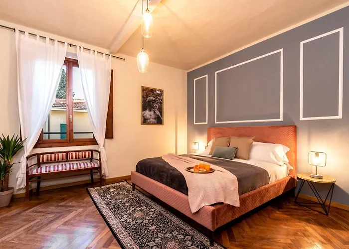 Florentine Palazzo,4 Bedrooms,Historic Center Apt