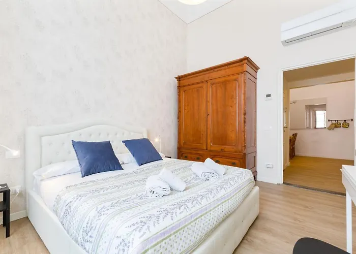 I Renai - Ponte Delle Grazie Modern Apartment