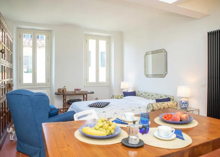 Santa Maria Novella Bright Apartment