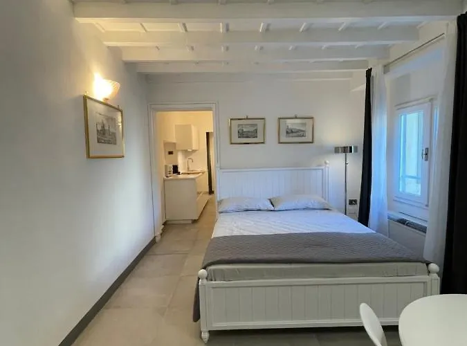 Renai Studio Flat