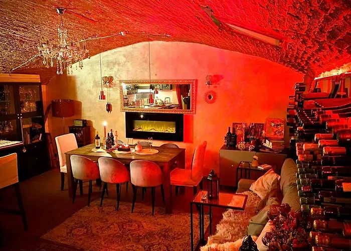 La Cave Rouge - Secret wine cellar in the center