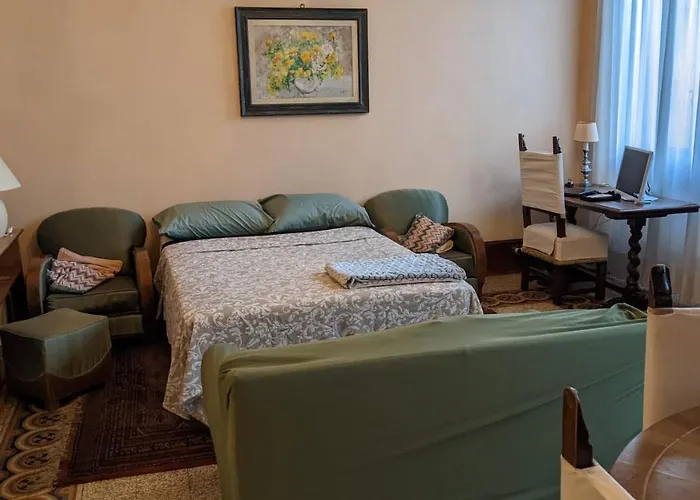 Double Bedroom In Beautiful 30\'S Style Apartment