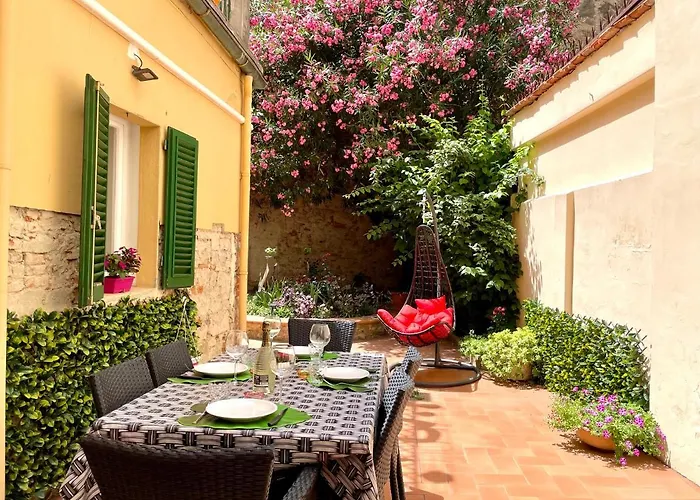 Santa Croce Garden Apartment