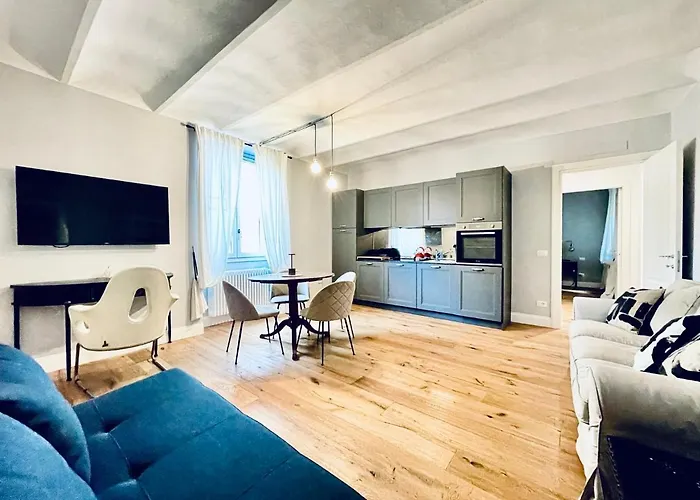 New Stylish 3-Room Apartment On Lungarno