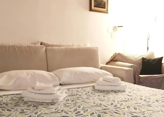 Cozy Apartment Near Train Station