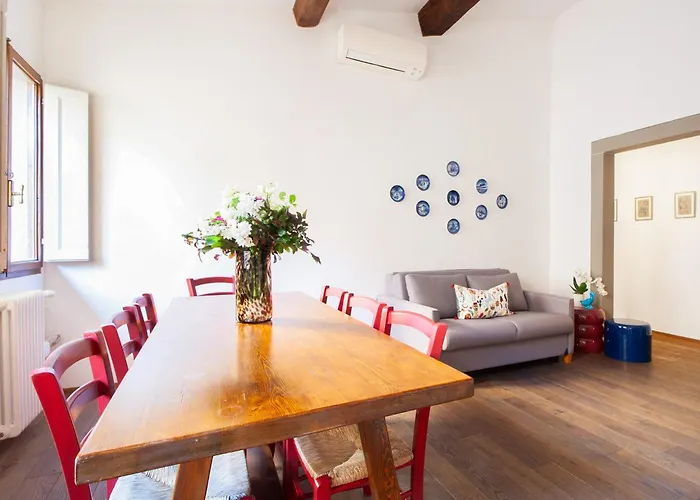 Spacious Apartment By Duomo