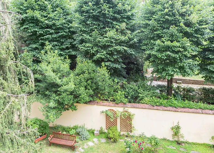 Stibbert & Statuto Elegant Flat With Balcony