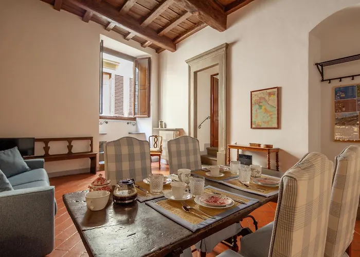 Aurora\'S, Renaissance Suite, Historic Apartment, Pivot Location, Few Walks From All, Ac Bedroom