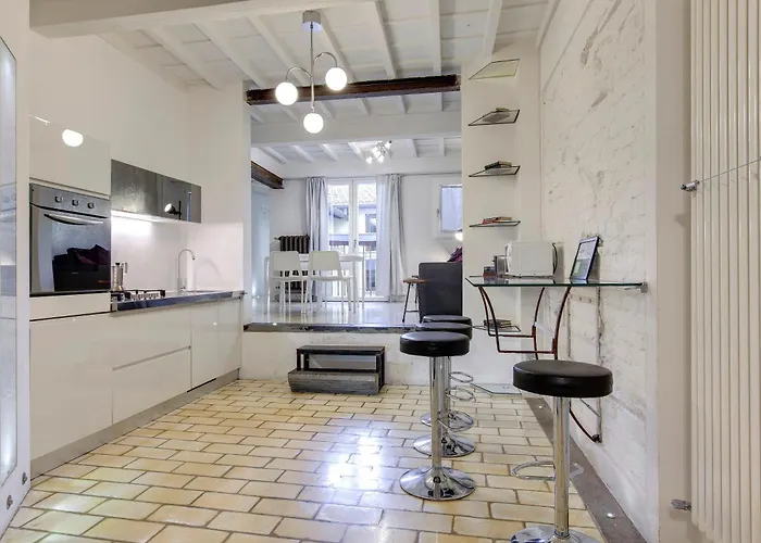 Victor Apartment By Mamo Florence
