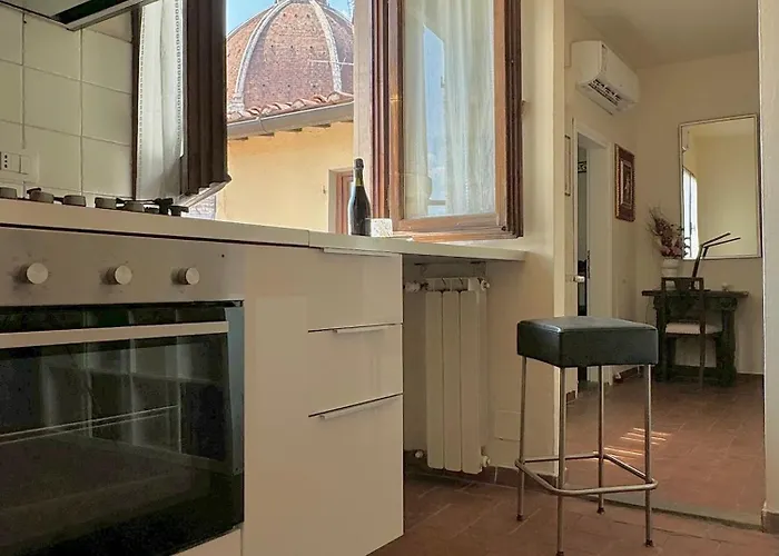 Historic Florence Apartment With Duomo View