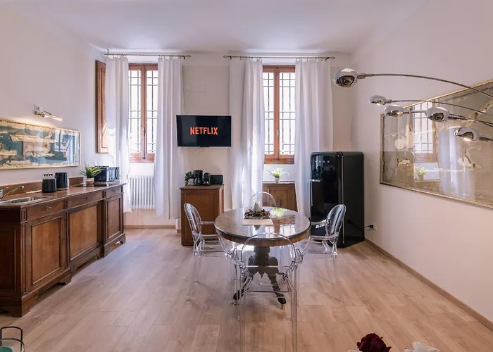 Accademia Luxury Art Apartment