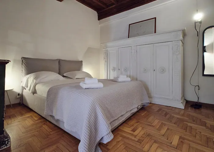 Enchanting Apartment With Patio, Lungarno Firenze