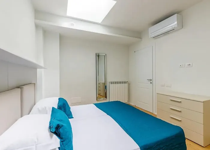 Colonna Rucellai Apt 5
