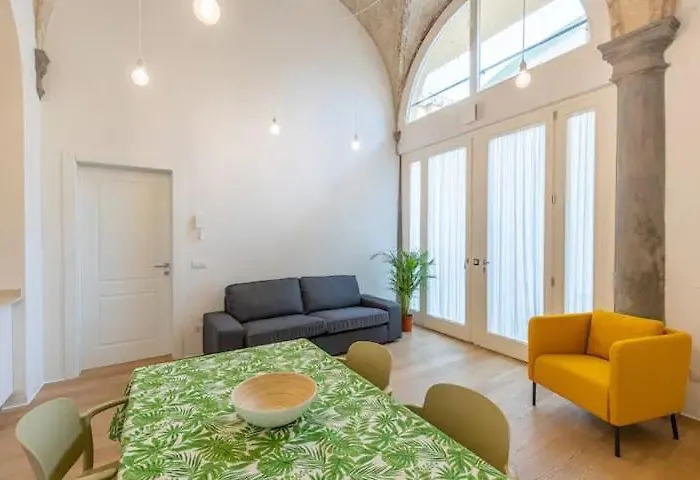 Colonna Frescobaldi Apt 1Ab