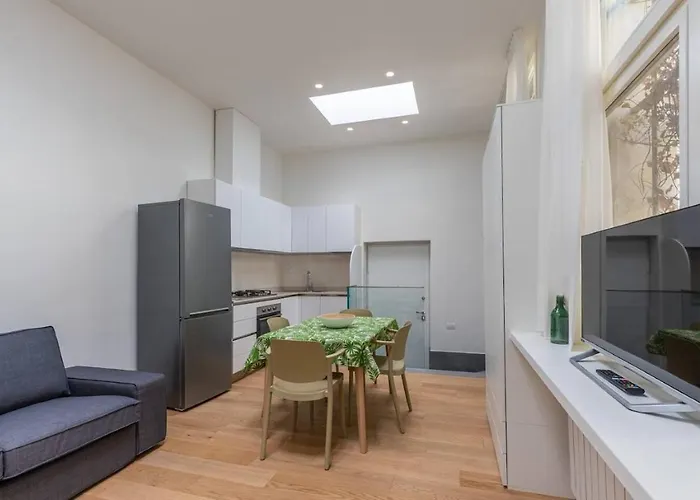 Colonna Cecchi Apt 2