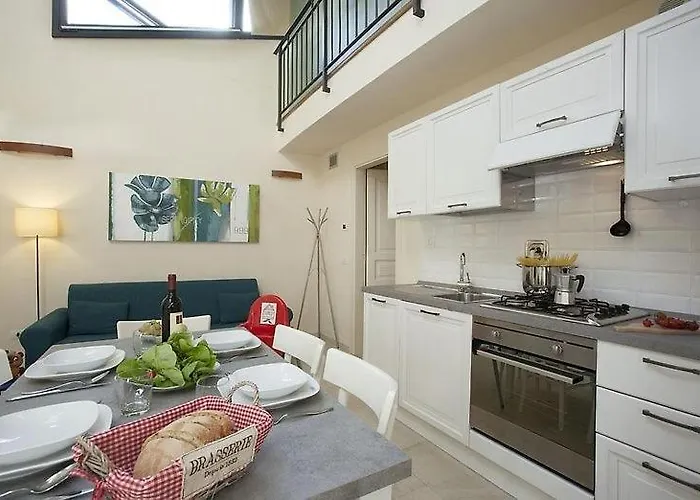Albizi Botticelli Apt 204