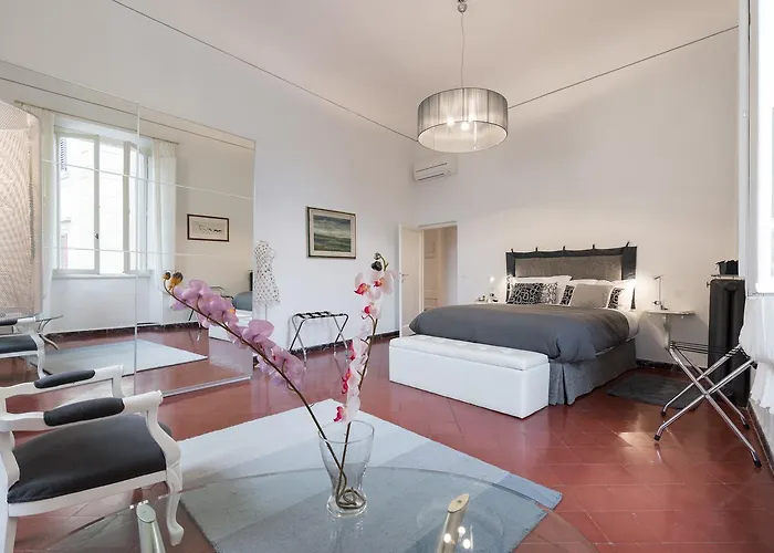 Old Bridge: Historical And Chic Apartment