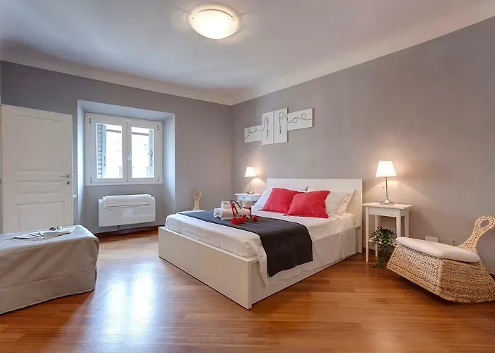 Espresso Apartment By Mamo Florence