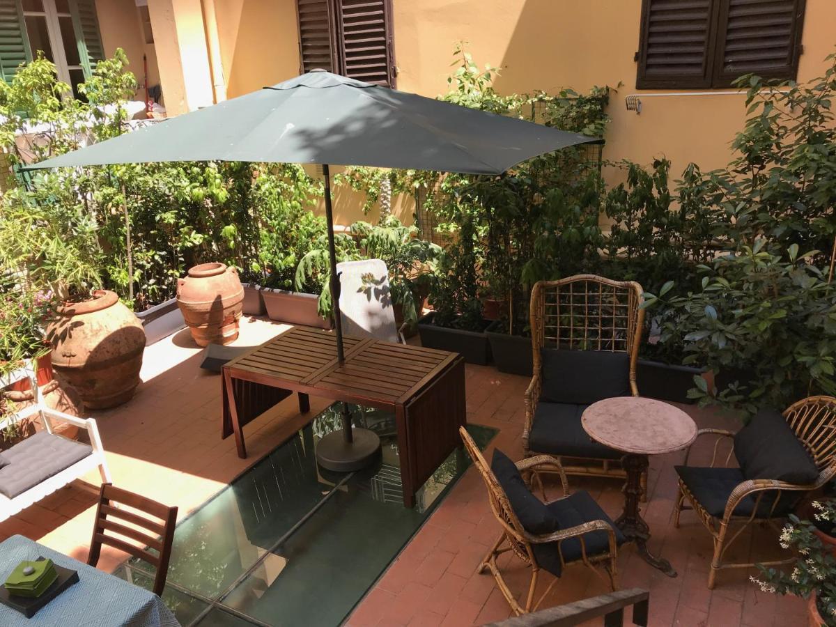 The Terrace In Santa Croce Florenz