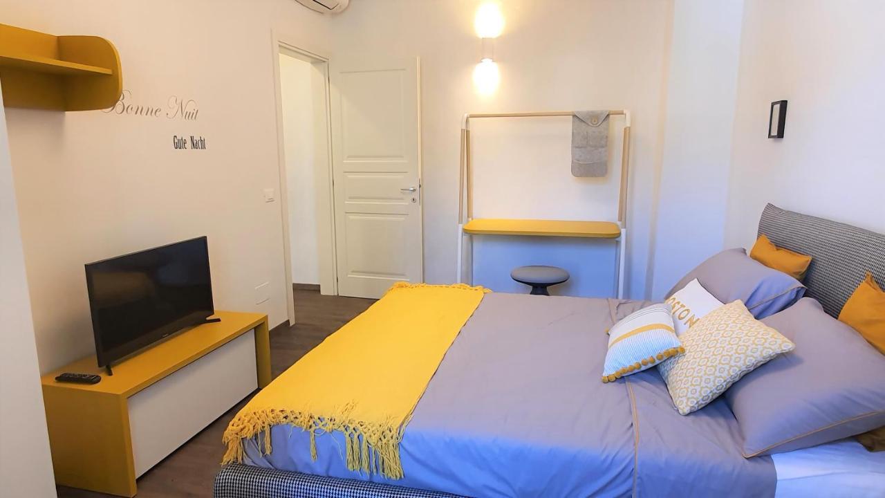 Appartement Elegant Yellow In San Gallo Florence