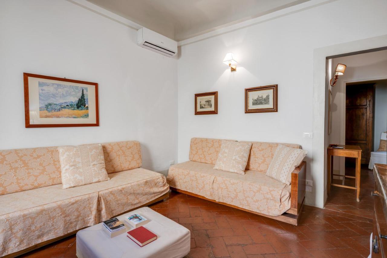 Pietre Dure Apartment Florence