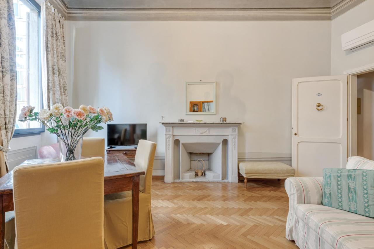 Pietre Dure Apartment Florence