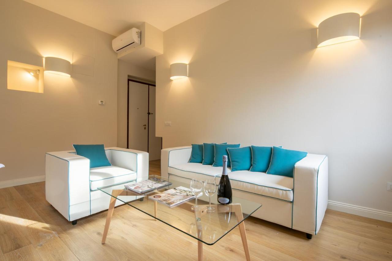 Ponte Vecchio White Apartment Florenz