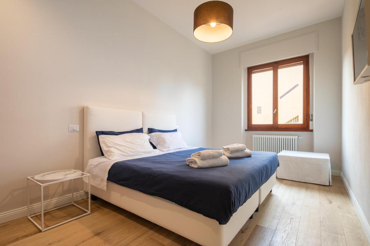 Ponte Vecchio White Apartment