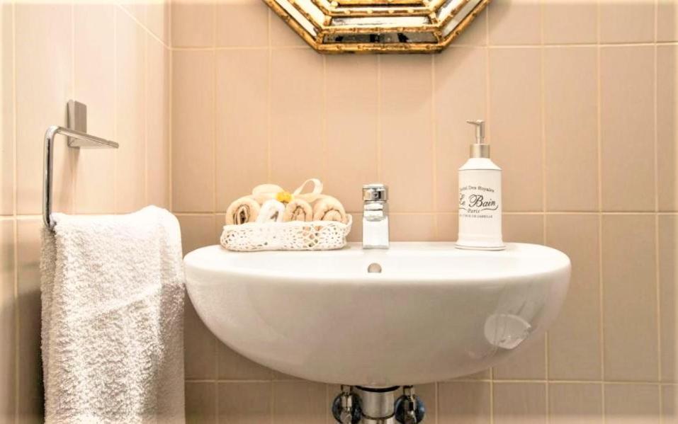 Apartamento Charming Cavour Heart Of *
