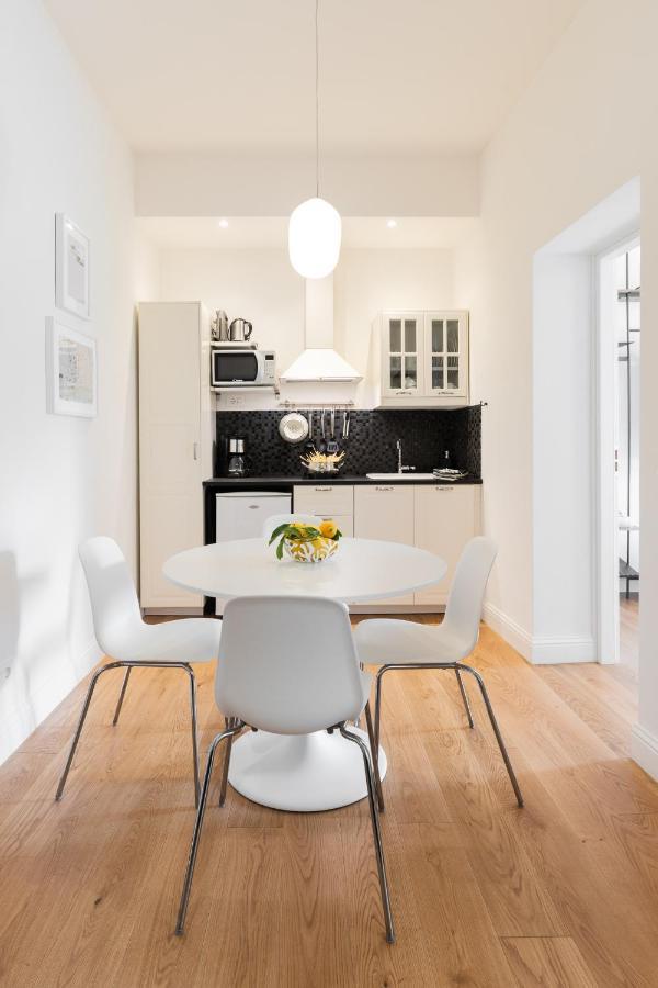 Lovely With Balcony Apartamento *