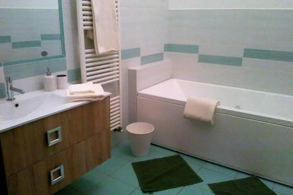 Charming Family With Private Garage Florence