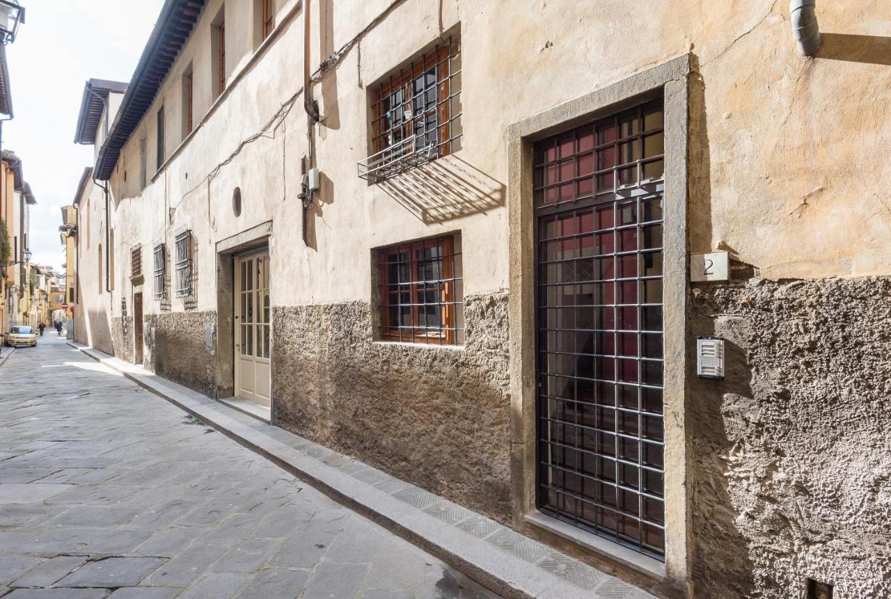 Refined Flat With Private Loggia In San Frediano Apartment