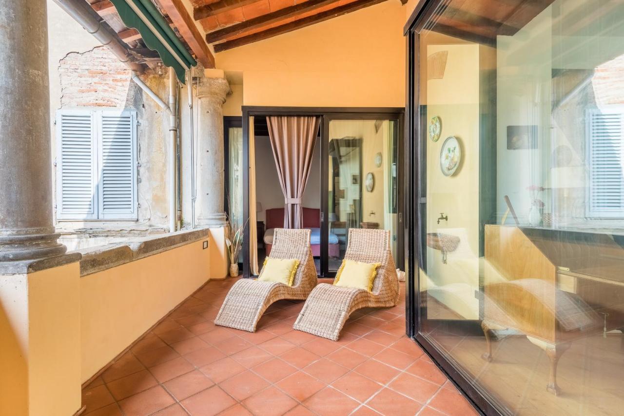 Refined Flat With Private Loggia In San Frediano Apartment *