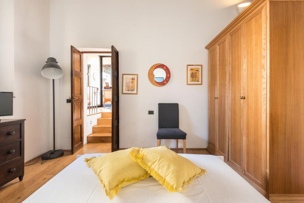 Apartment Refined Flat With Private Loggia In San Frediano Florenz