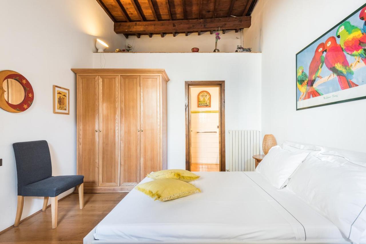 Refined Flat With Private Loggia In San Frediano Apartment *