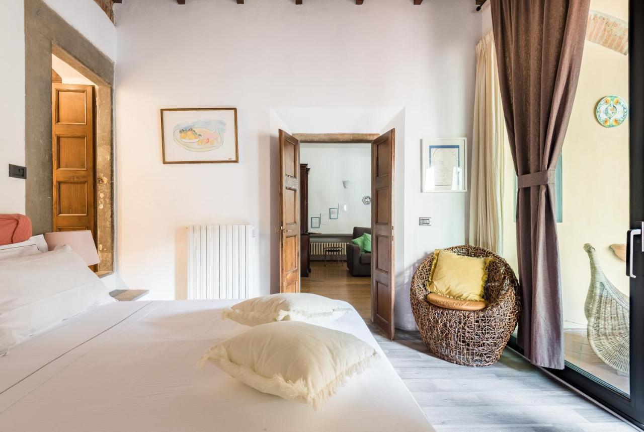 Refined Flat With Private Loggia In San Frediano Florenz