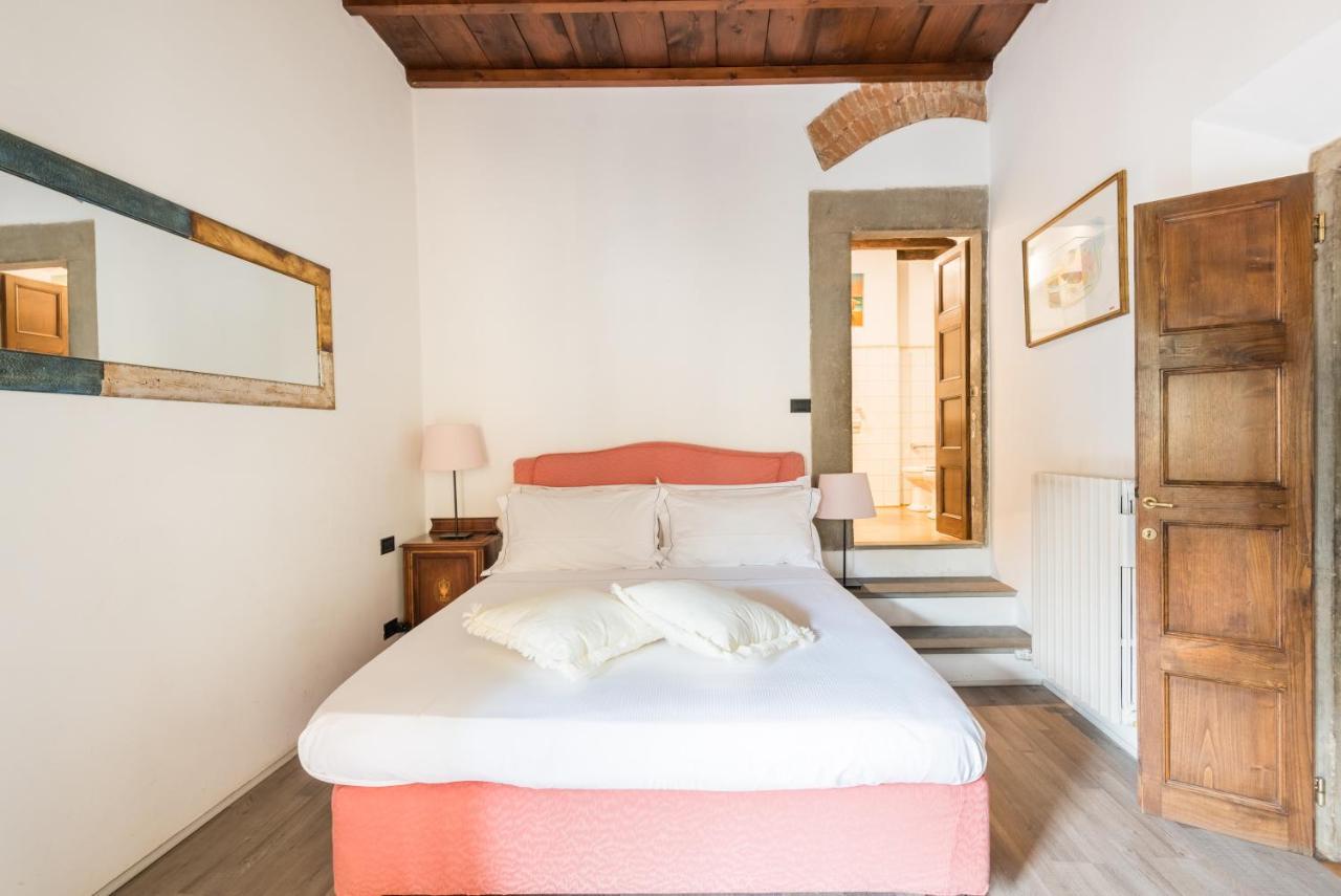 Refined Flat With Private Loggia In San Frediano