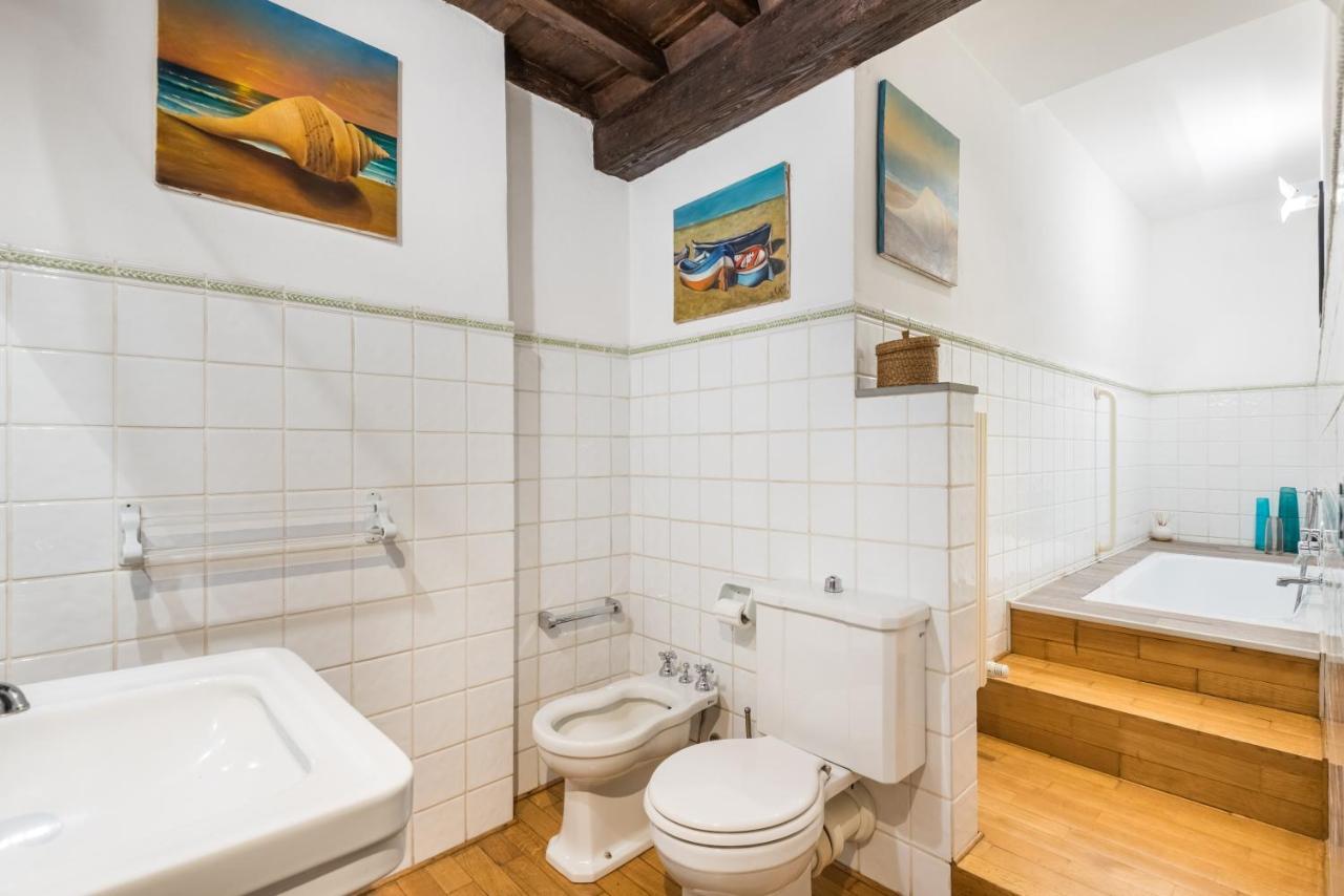 Refined Flat With Private Loggia In San Frediano Florenz