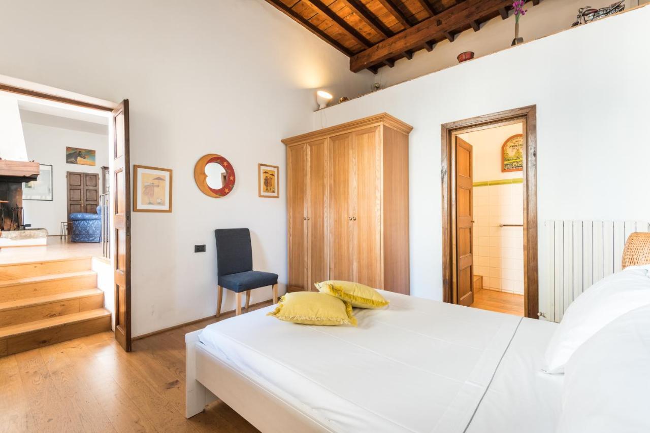 Refined Flat With Private Loggia In San Frediano Florenz