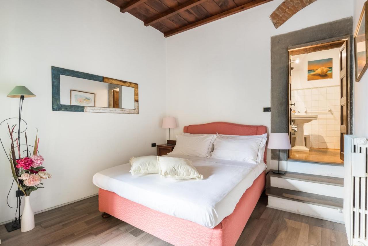 Refined Flat With Private Loggia In San Frediano Apartment