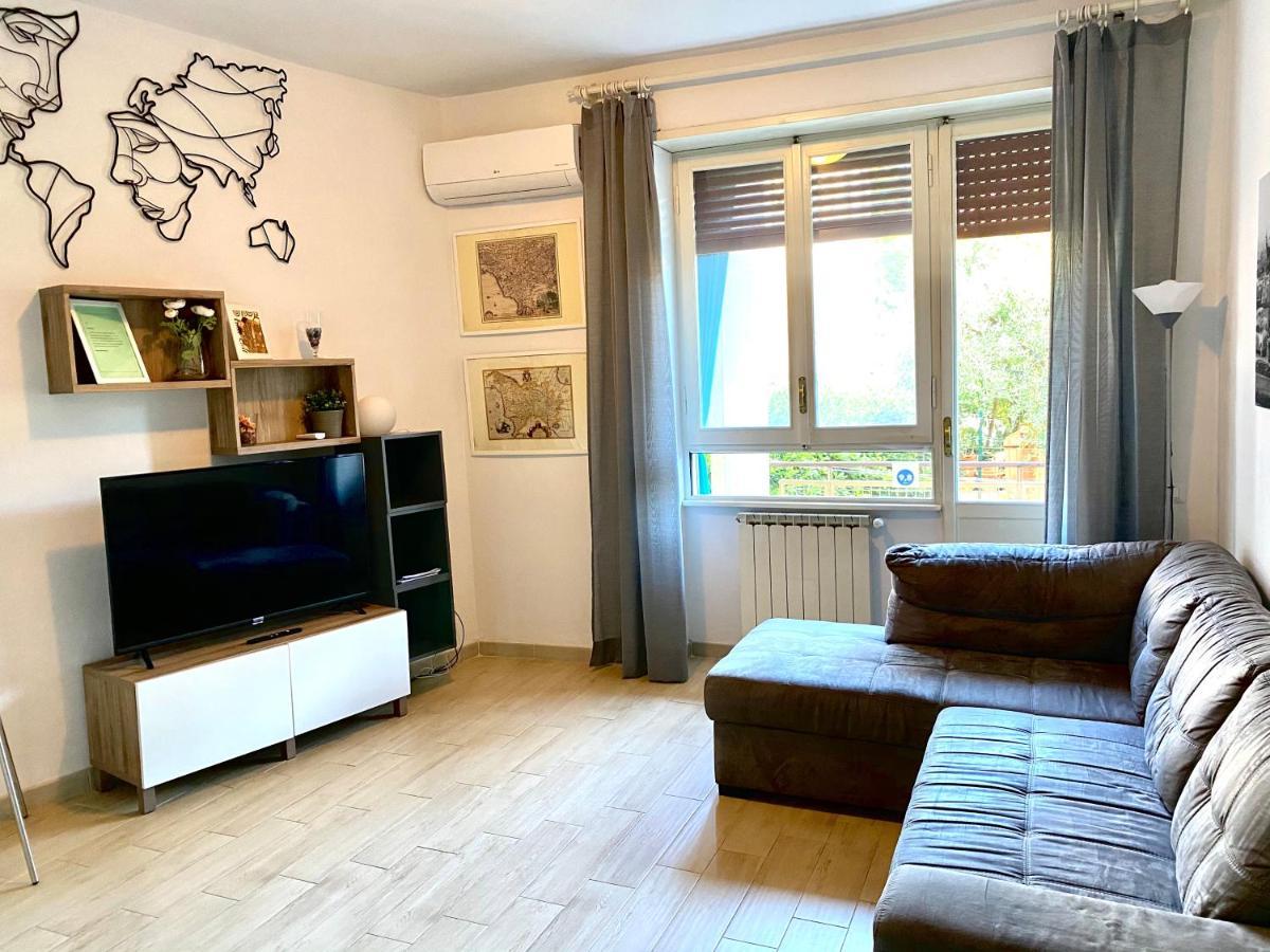 Twelveholly Apartment