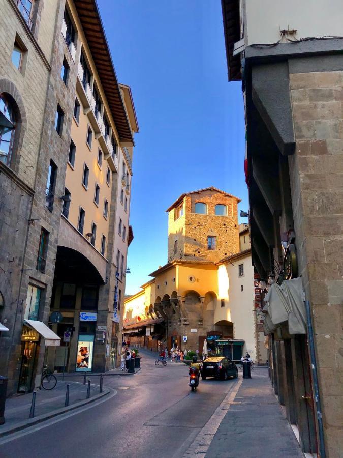 Date In Ponte Vecchio Apartment Florenz