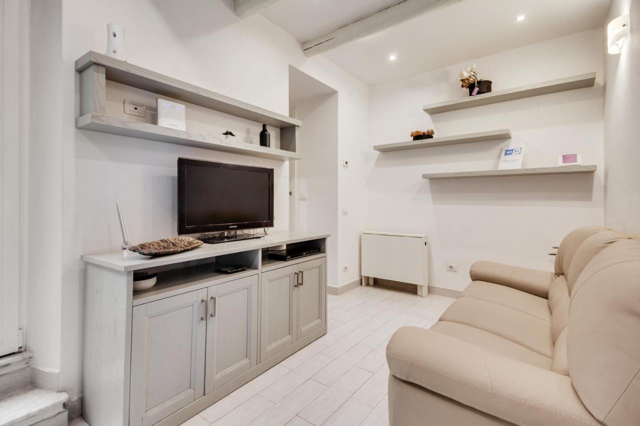 Coverciano Modern With Patio! Apartment *