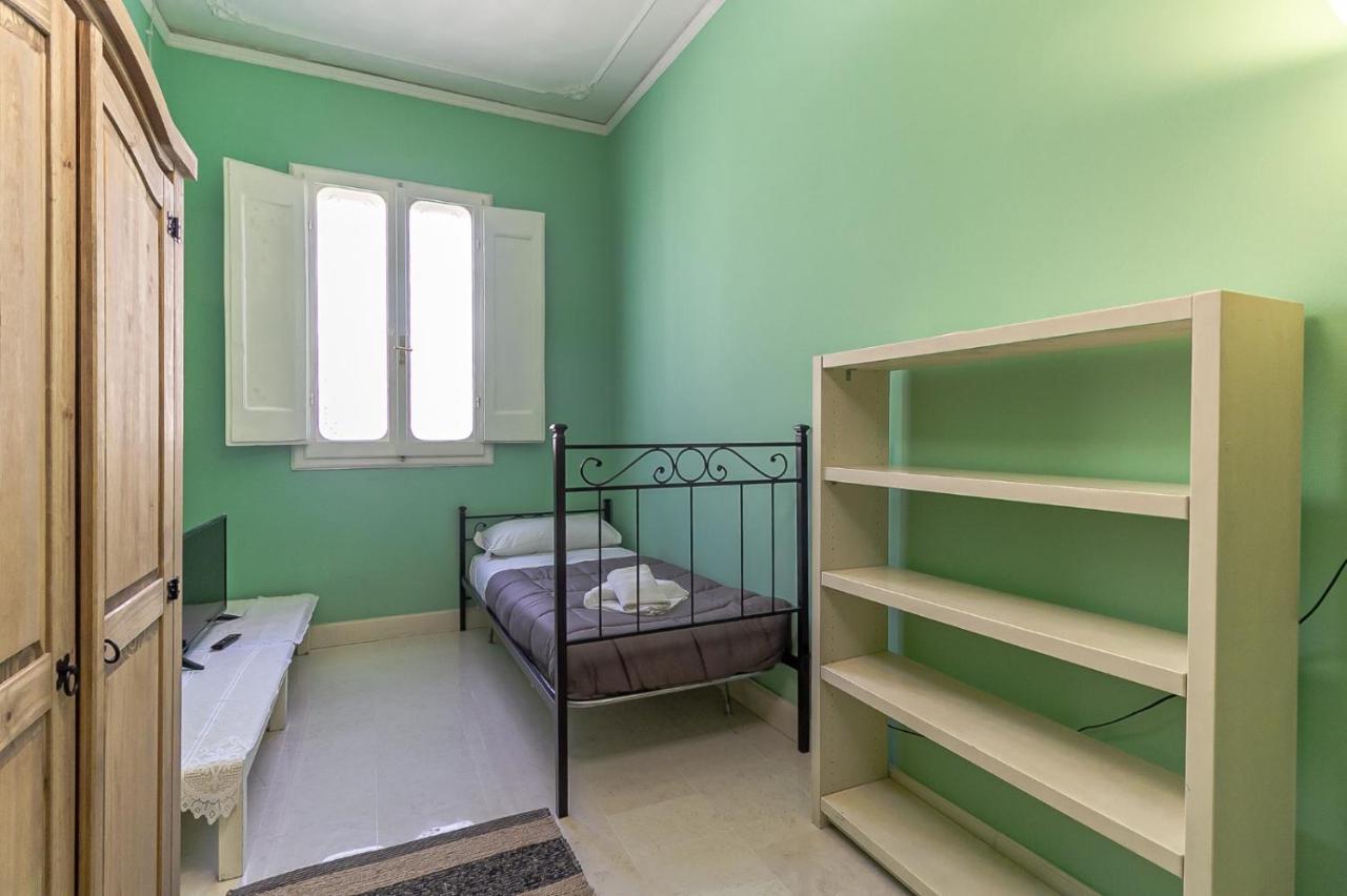 Spacious Three Bedroom On The Arno Apartment *