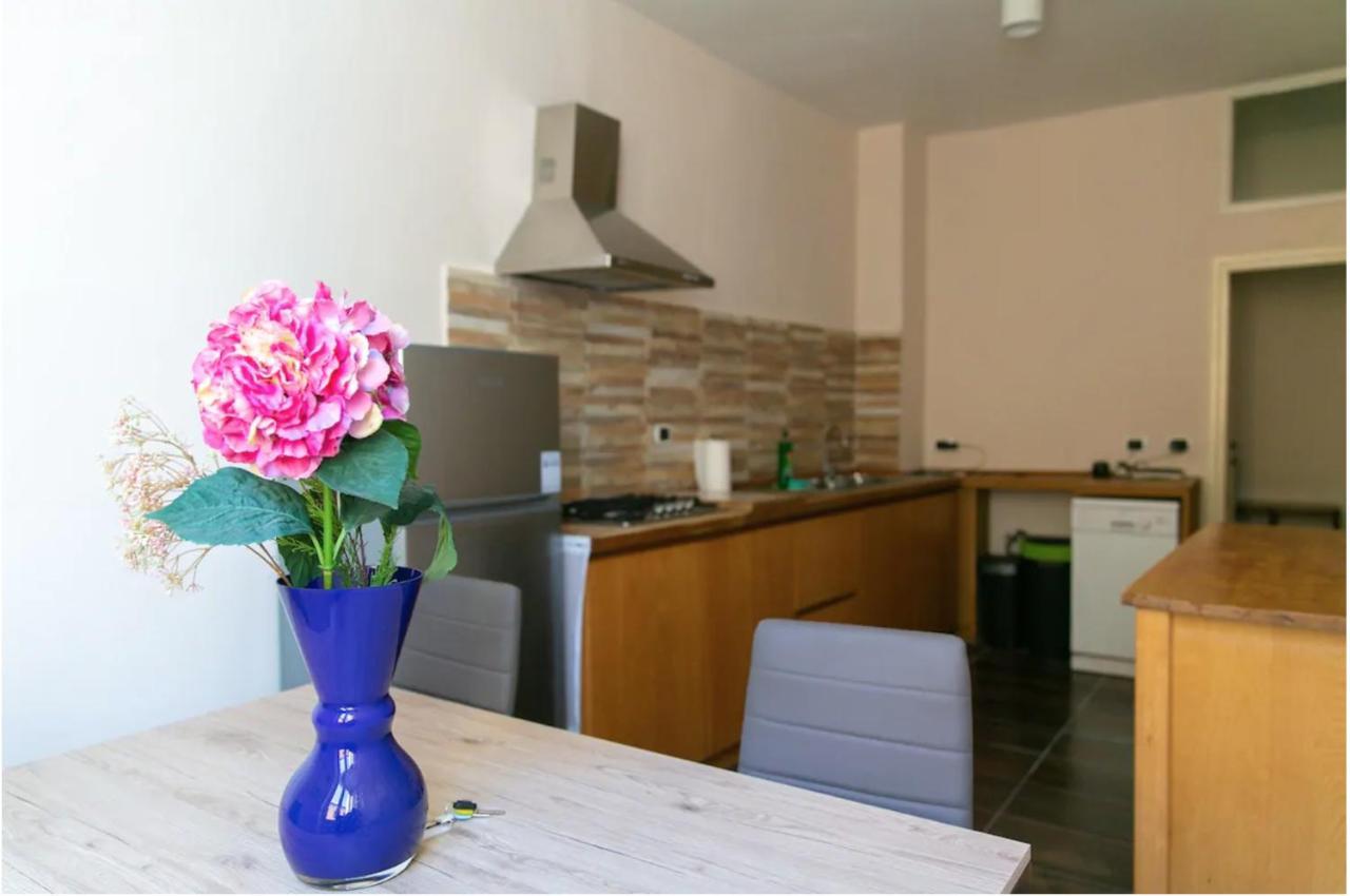 Spacious Three Bedroom On The Arno