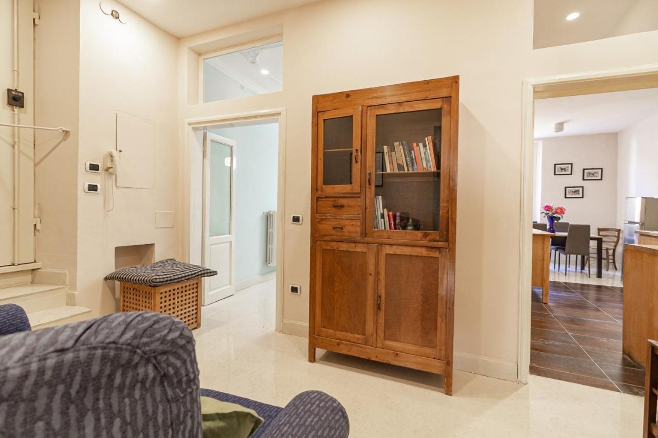 Spacious Three Bedroom On The Arno Florence