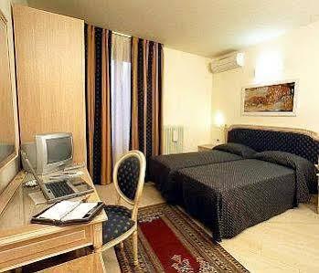 Anna's Hotel 2*