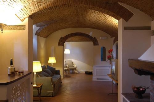 Serristori Palace Aparthotel 2*