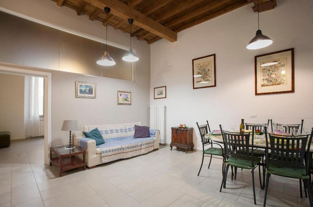 Apartment Lg House With Balcony Near Ponte Vecchio Florence